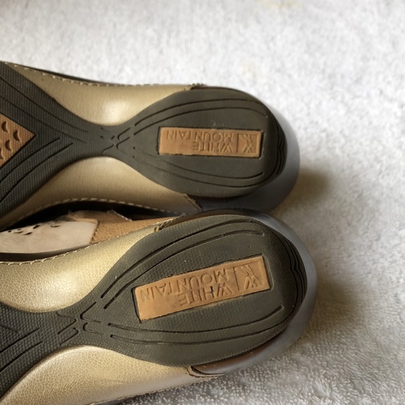 White Mountain leather Mary Jane style clogs - Picture 10 of 12